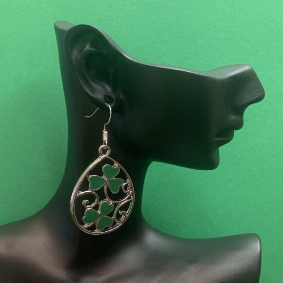 Shamrock Earring, St. Patrick's Day Earring, Clover Earring, Shamrock Jewelry - Picture 5 of 5